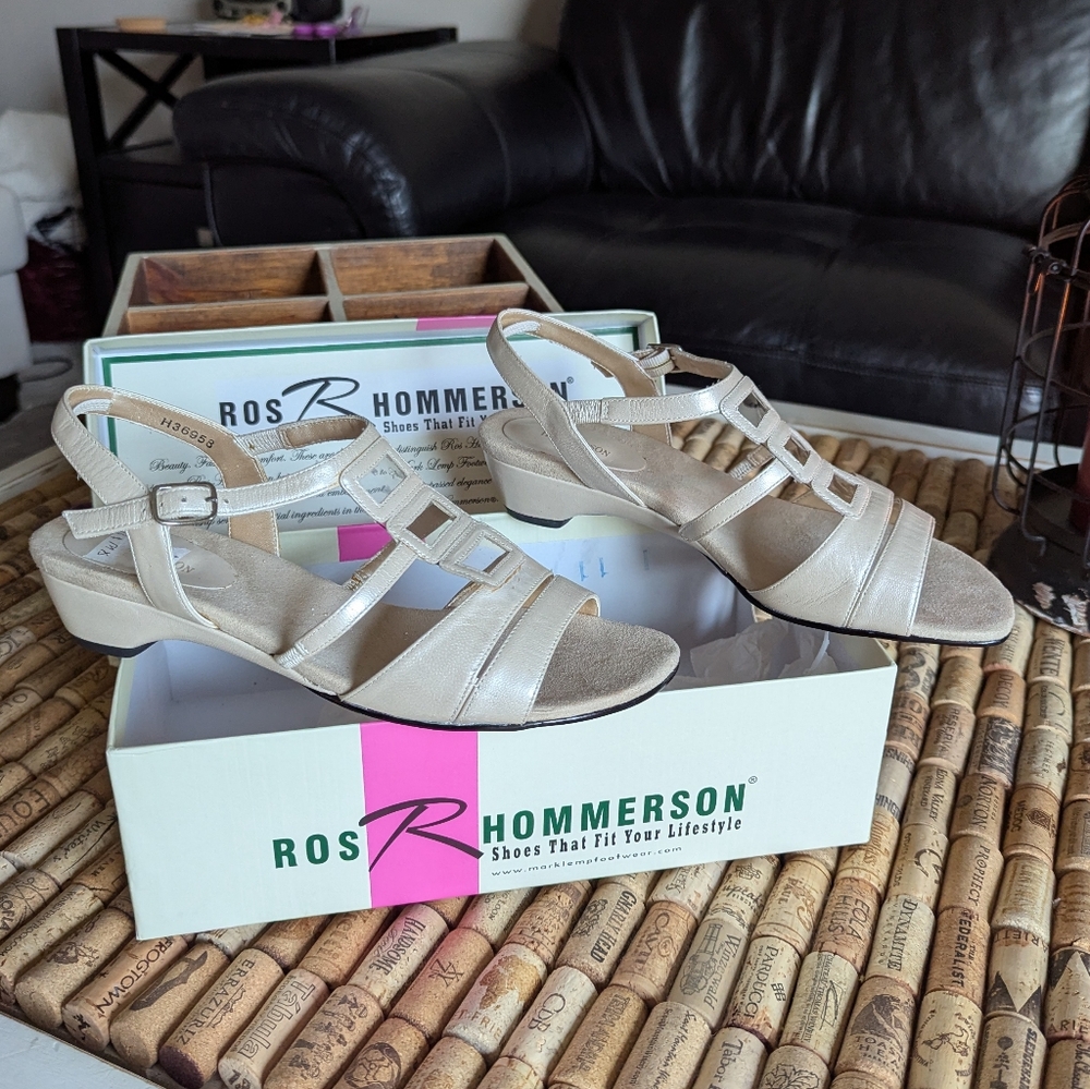 Ros Hommerson Ivory Dress Shoes 8W - Picture 2 of 5